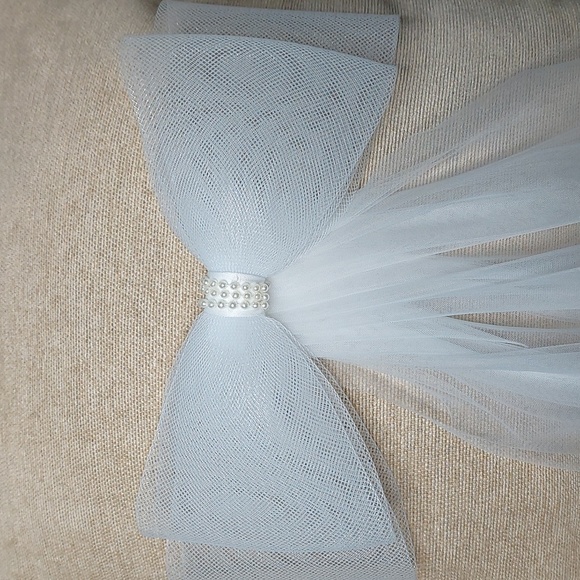 White Mesh Tulle Bow Wedding Veil With Attached Clip main image 5